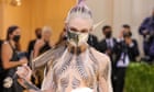 Grimes kviečia žmones panaudoti jos balsą AI dainose Grimes kviečia žmones panaudoti jos balsą AI dainose