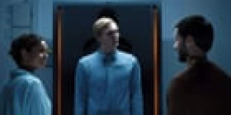 TIM apžvalga – grėsminga buitinė programėlė veda į „Android“ susižavėjimo AI trilerį TIM apžvalga – grėsminga buitinė programėlė veda į „Android“ susižavėjimo AI trilerį