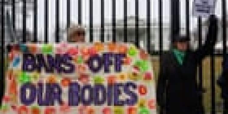 Patriarchato metai: abortų draudimai, cirkonio ir netikra pornografija | Arwa Mahdawi Patriarchato metai: abortų draudimai, cirkonio ir netikra pornografija | Arwa Mahdawi