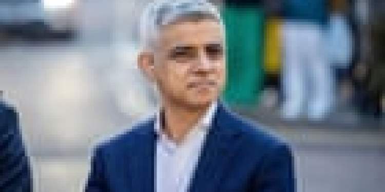 Suklastotas garso įrašas, kuriame Sadiqas Khanas atmetė paliaubų dieną, pasidalijo kraštutinių dešiniųjų grupuotėmis Suklastotas garso įrašas, kuriame Sadiqas Khanas atmetė paliaubų dieną, pasidalijo kraštutinių dešiniųjų grupuotėmis