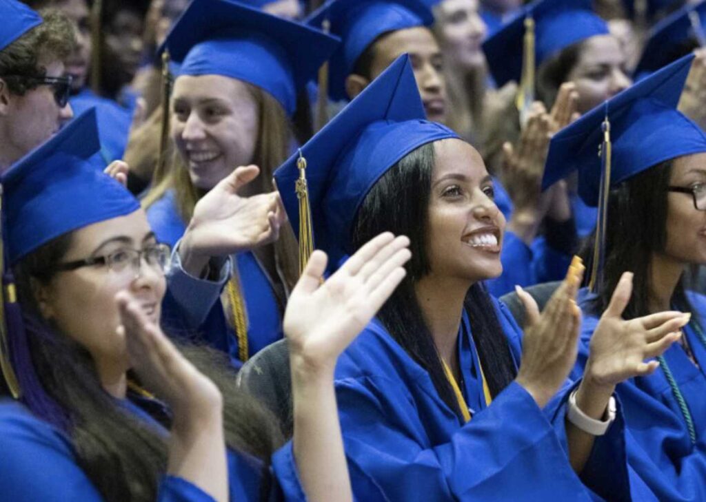 Lista completa de fechas, horarios, oradores y lugares de graduación Lista completa de fechas, horarios, oradores y lugares de graduación