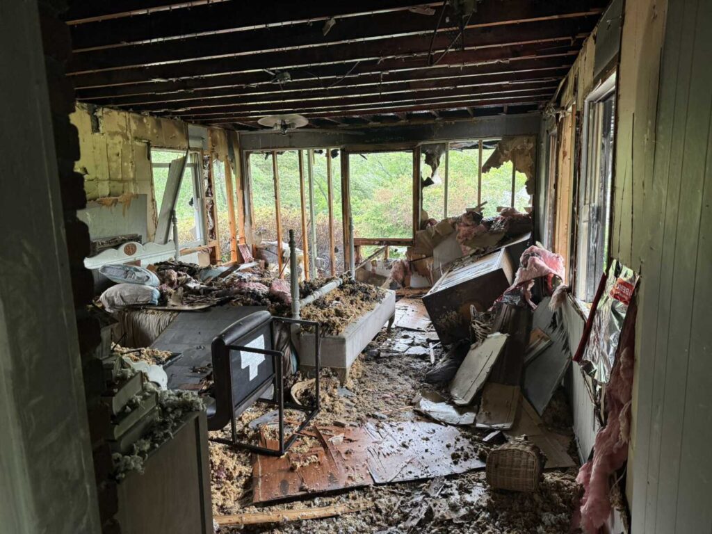 Un incendio en un garaje desplaza a una familia Un incendio en un garaje desplaza a una familia