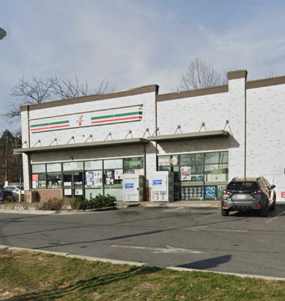 Se buscan sospechosos con pasamontañas por robo a mano armada en un 7-Eleven Se buscan sospechosos con pasamontañas por robo a mano armada en un 7-Eleven