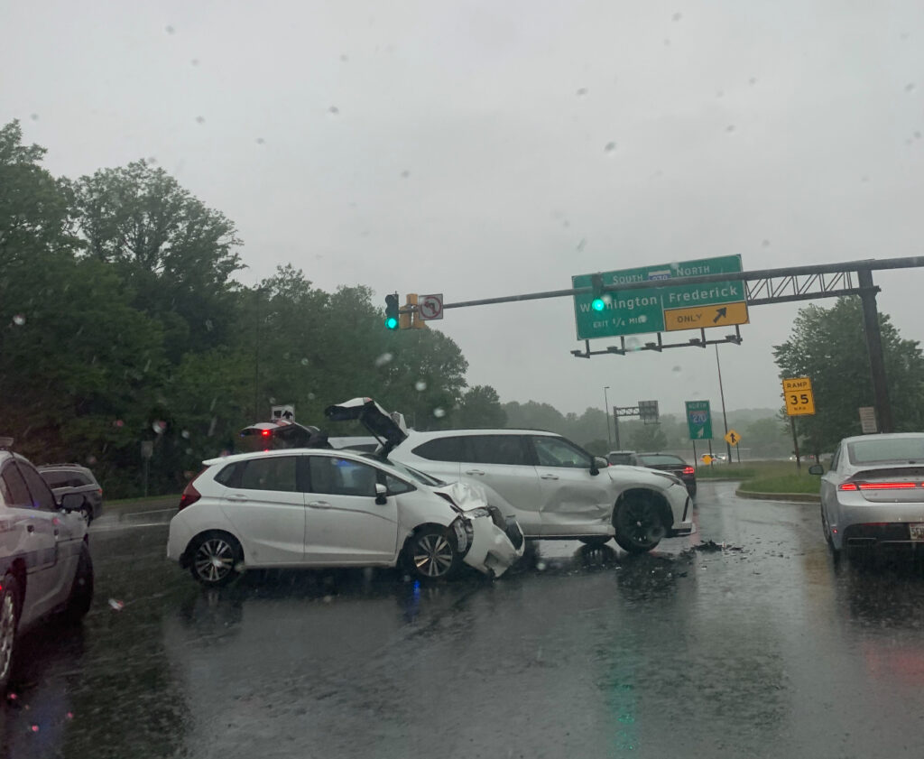 West Montgomery Avenue cerrada debido a un accidente West Montgomery Avenue cerrada debido a un accidente