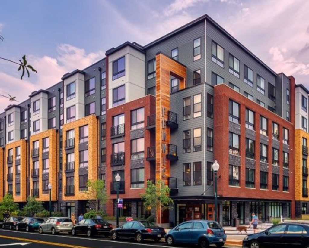 Edificio de apartamentos se vende por 95,1 millones de dólares Edificio de apartamentos se vende por 95,1 millones de dólares