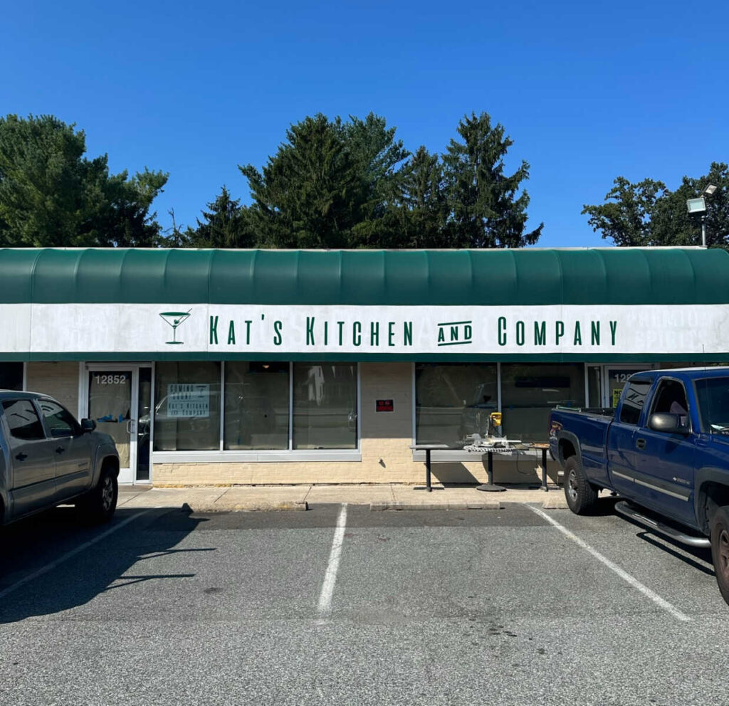 Restaurante firma contrato para hacerse cargo del antiguo local Kat's Kitchen y del antiguo Dominic's Italian Grille Restaurante firma contrato para hacerse cargo del antiguo local Kat's Kitchen y del antiguo Dominic's Italian Grille