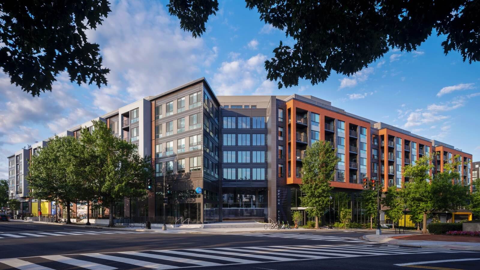 Descubra una vida de lujo en Upton Place: apartamentos completamente nuevos en el noroeste de DC Descubra una vida de lujo en Upton Place: apartamentos completamente nuevos en el noroeste de DC