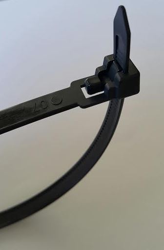 Motoquip – Re-Usable Cable Ties Size -7,6mm x 300mm – 8 Piece