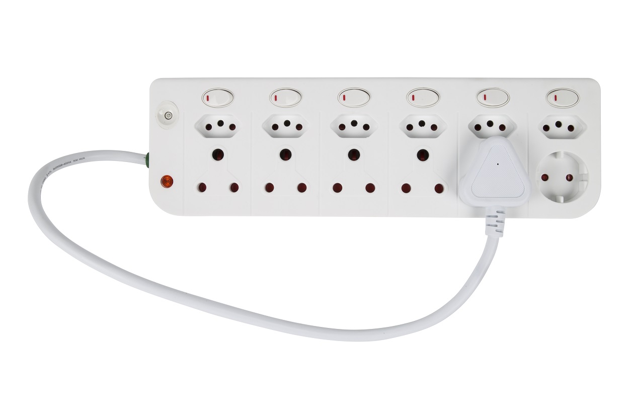 Nexus – 12 Way Multi-Plug with Switches – White