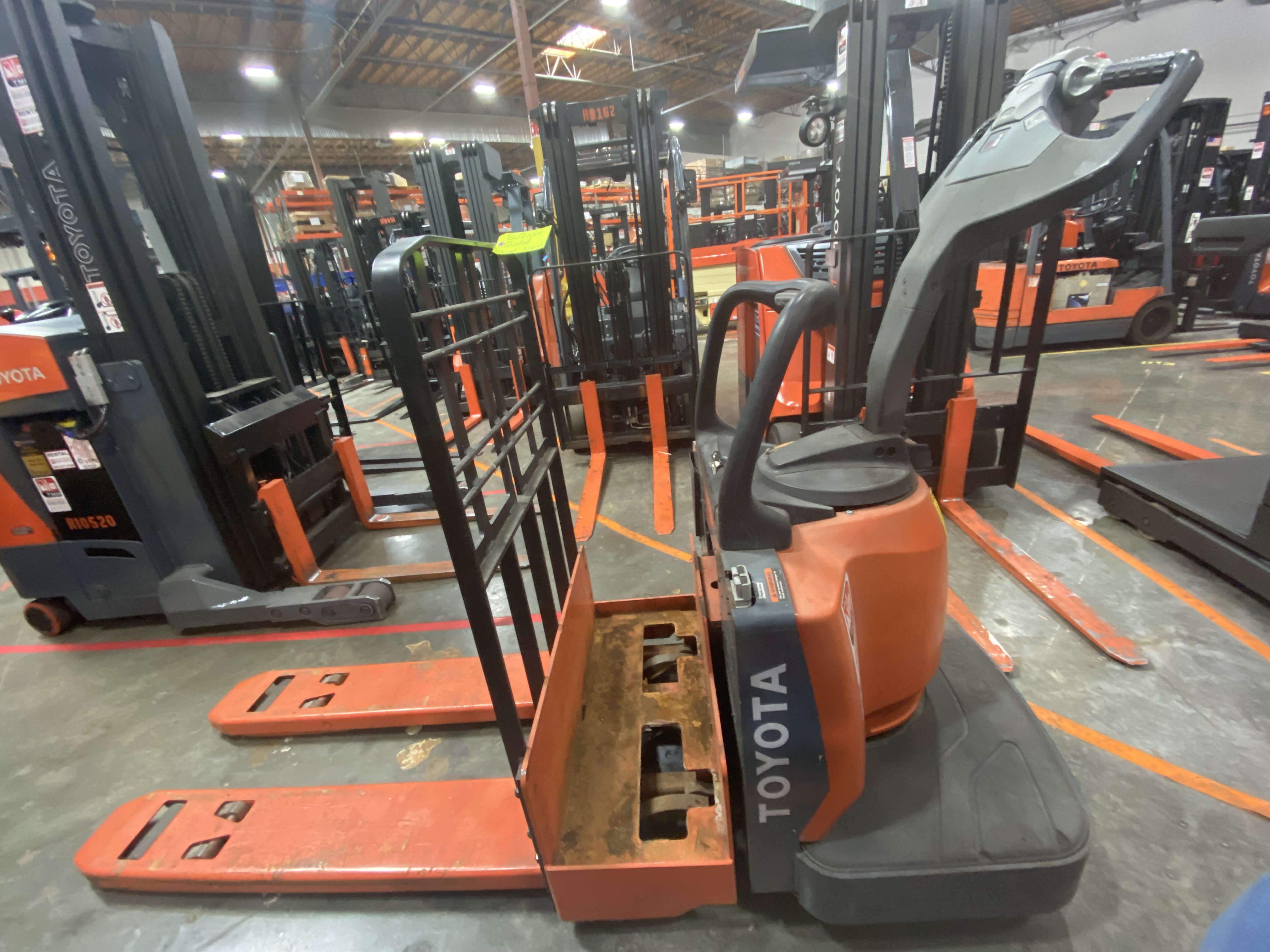 2016 Toyota 8HBE30 [45906] - Toyota Electric Pallet Jacks & Stackers