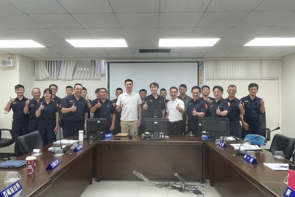 警察節前最溫暖的禮物 企業捐贈健身器材為警注入新動力 警察節前最溫暖的禮物 企業捐贈健身器材為警注入新動力