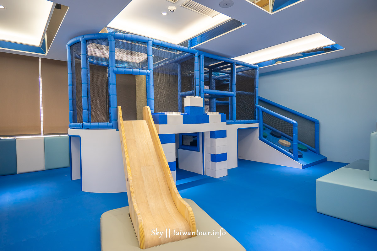 台中住宿推薦【水雲端旗艦概念旅館】游泳池.親子遊戲房.溜滑梯.KTV 台中住宿推薦【水雲端旗艦概念旅館】游泳池.親子遊戲房.溜滑梯.KTV