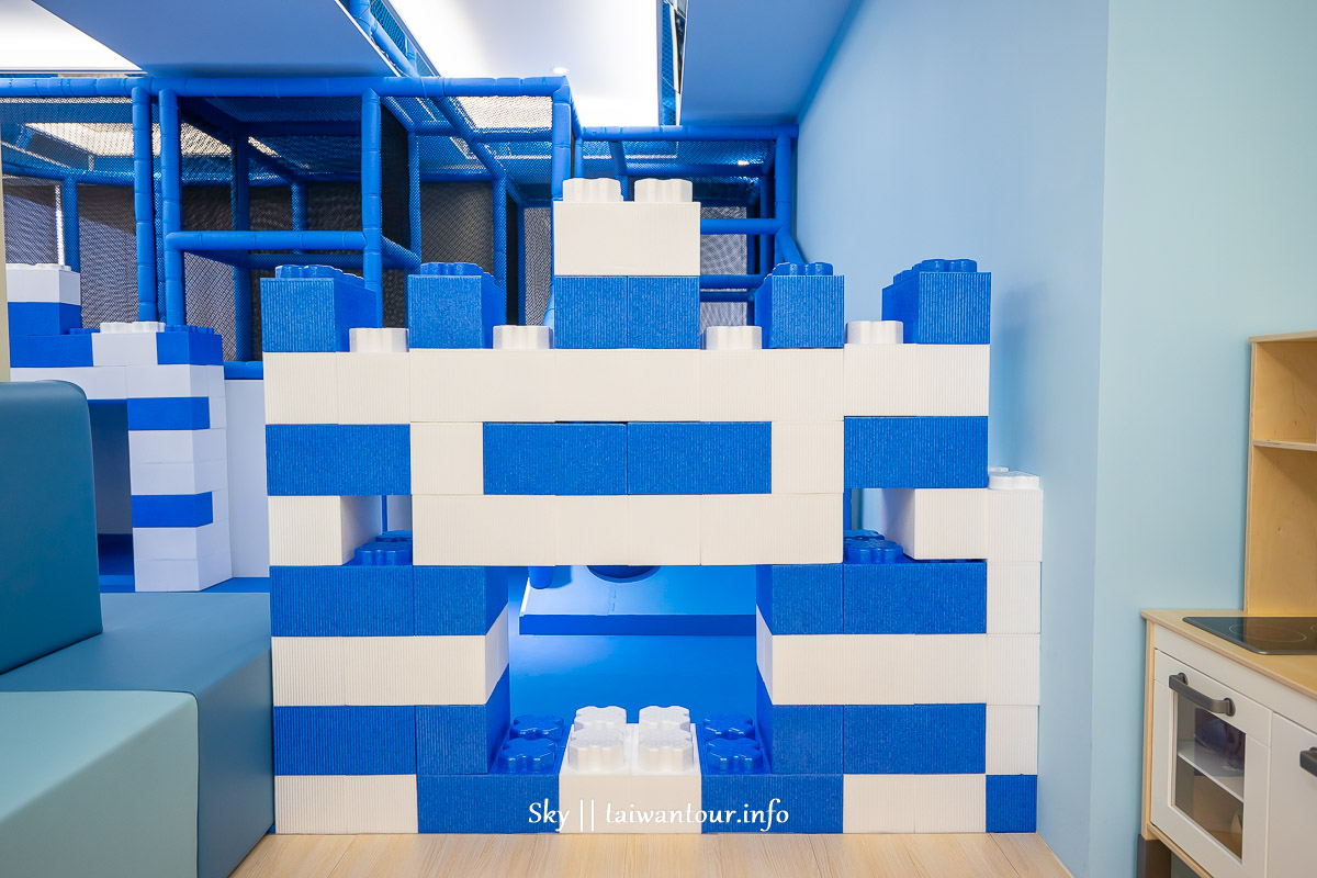 台中住宿推薦【水雲端旗艦概念旅館】游泳池.親子遊戲房.溜滑梯.KTV 台中住宿推薦【水雲端旗艦概念旅館】游泳池.親子遊戲房.溜滑梯.KTV