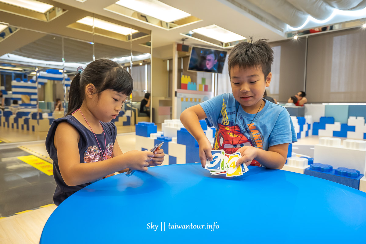 台中住宿推薦【水雲端旗艦概念旅館】游泳池.親子遊戲房.溜滑梯.KTV 台中住宿推薦【水雲端旗艦概念旅館】游泳池.親子遊戲房.溜滑梯.KTV