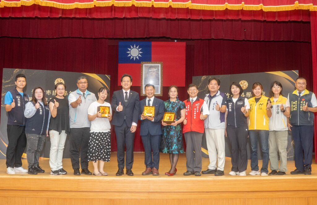 竹市中小學校長3榮退、8就職 邱臣遠:共同接棒領航,承擔育才重任 1 11407303