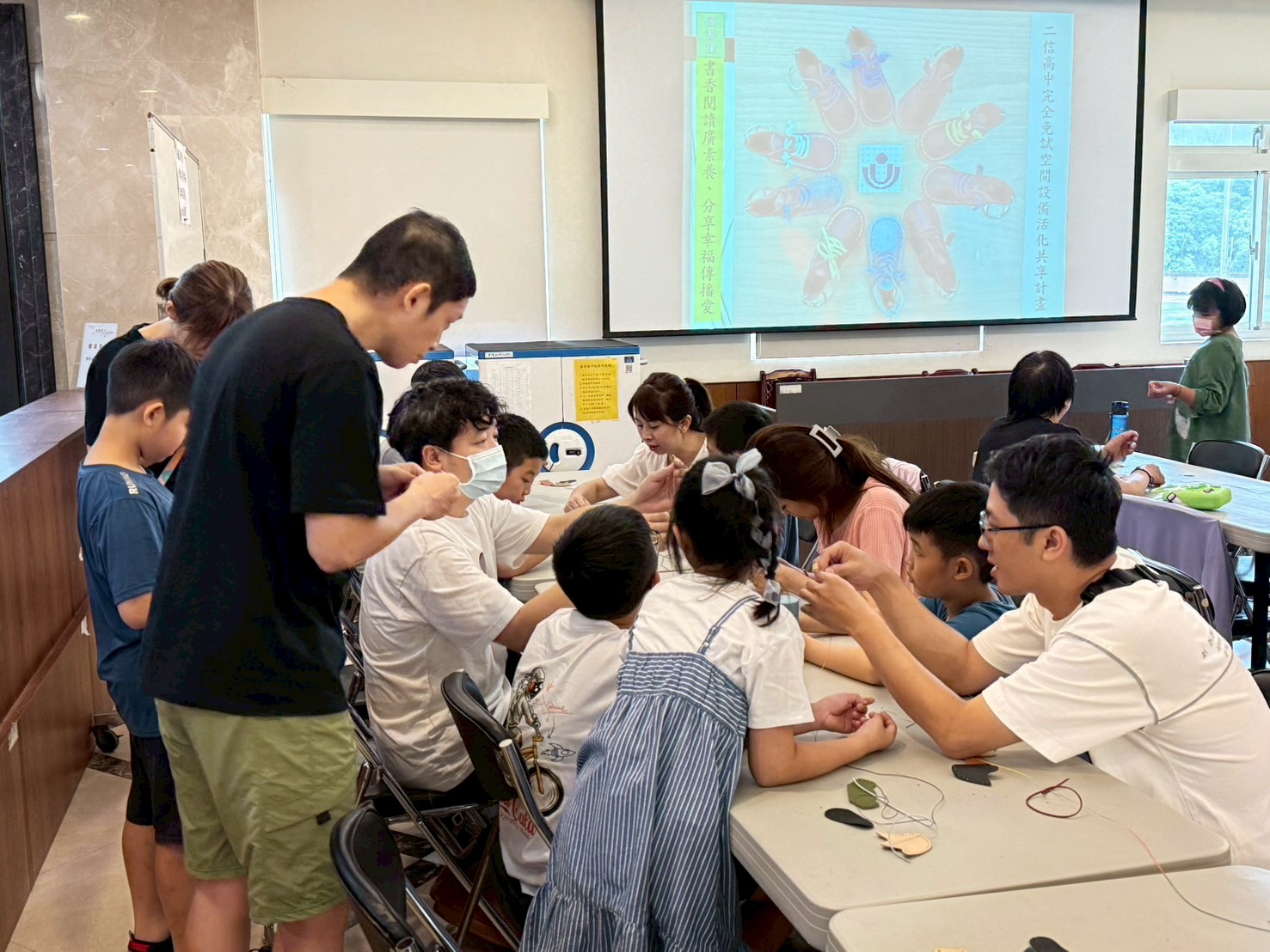 二信高中舉辦親子鞋作 活化圖書館空間設備促進社區共享 7 LINE ALBUM 1140720二信高中親子鞋作 250720 1