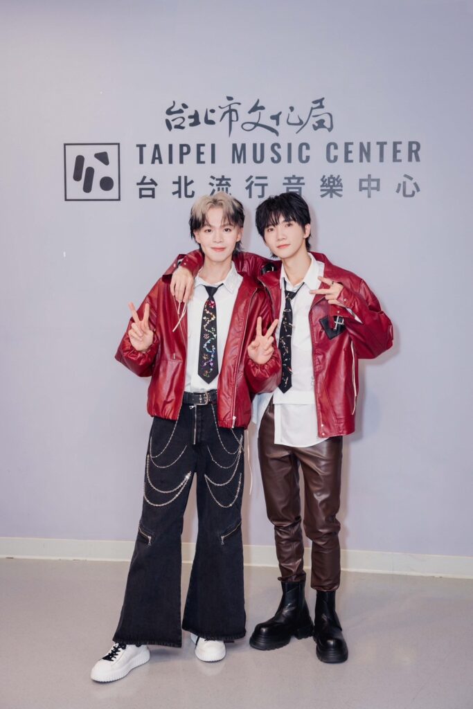 黃氏兄弟首攻北流!哲哲透視裝熱唱瑋瑋嗨喊:要站上巨蛋! 14 S 195240465 0