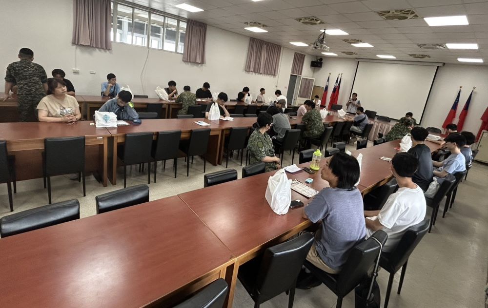 入營座談說明 何中南鼓勵多學習平安返鄉 2 《圖說》何中南鼓勵役男在服役期間要多學習,多鍛練,多交友,平安結訓返鄉。〈宜蘭軍服站提供〉