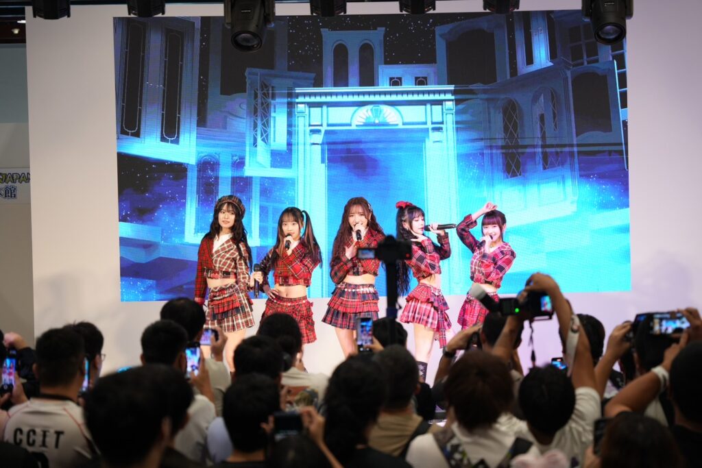 首度合作台灣人氣女團KIRIS!網封「最有潛力女團」化身彩莉心中女主角 9 彩莉宣布正式與網封「最有潛力女團」KIRIS合作單曲