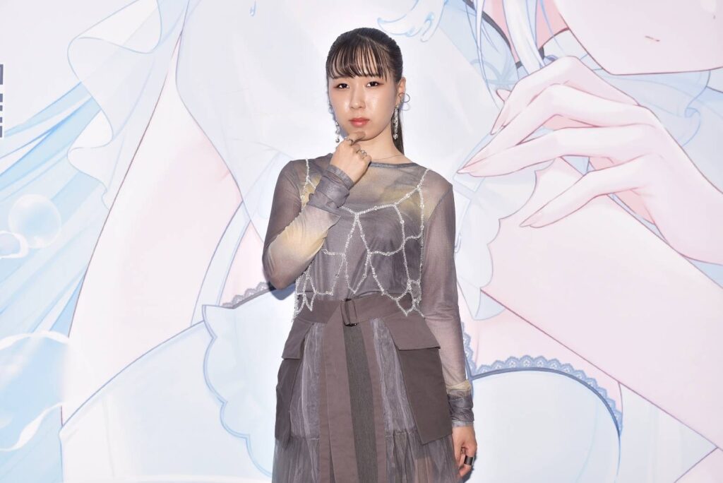 首度合作台灣人氣女團KIRIS!網封「最有潛力女團」化身彩莉心中女主角 11 日本人氣創作歌手彩莉 Ayari最愛台灣道地水果香蕉、芒果。