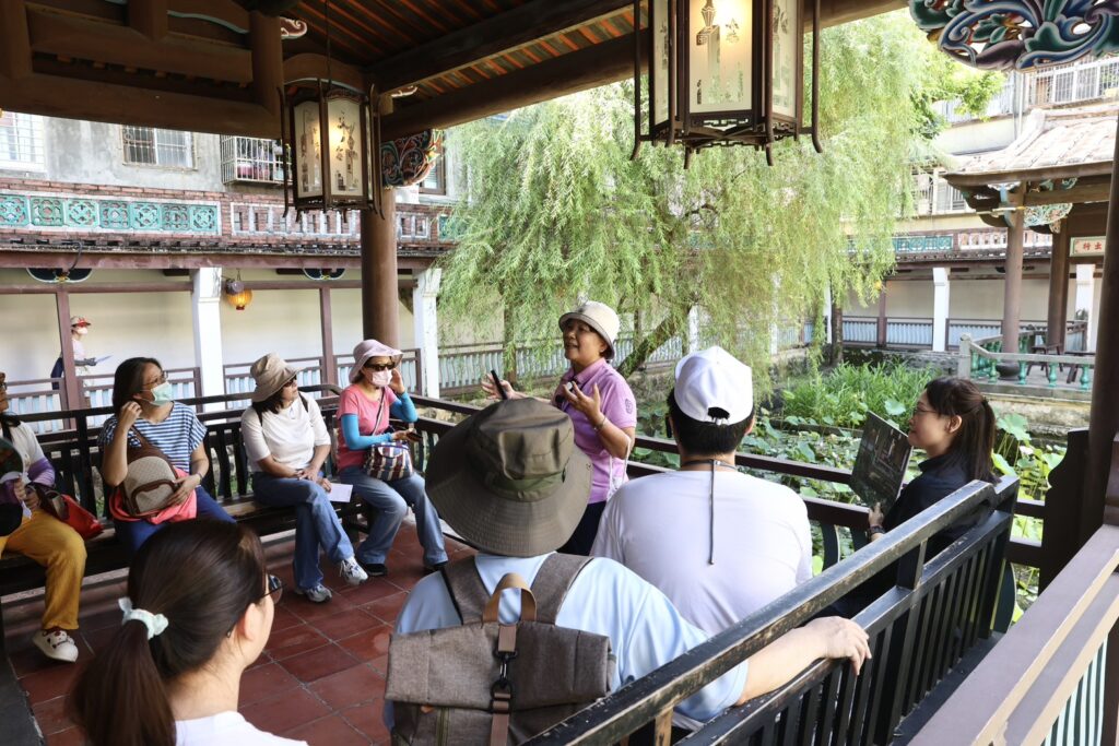 新北「金獎小旅行」引領影迷重返金獎場景 6 新北協拍中心「金獎小旅行」影視導覽活動,帶領民眾實地走訪板橋林本源園邸等金獎影視作品熱門拍攝地