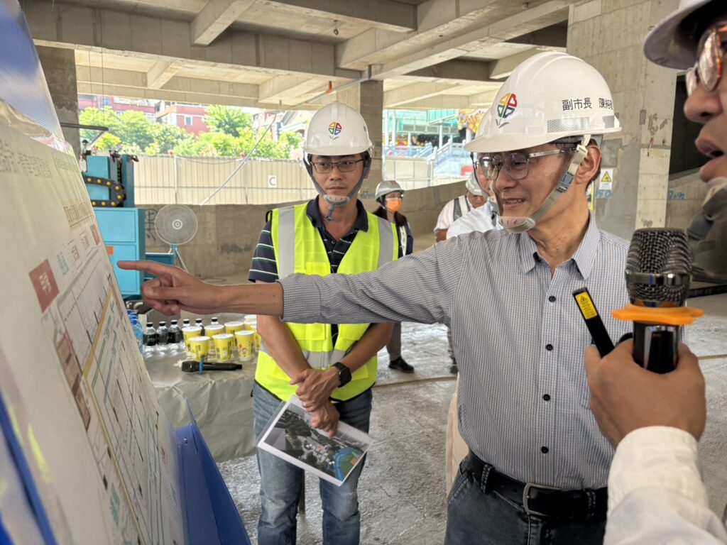 蘆洲區長安機械停車場改建立體停車場 力拚明年10月完工 12 新北市副市長陳純敬視察長安機械停車場改建立體停車場工程