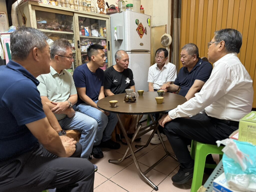 烏來義消英勇救人重傷 新北市蔣議長兼義消總隊長親訪慰問 6 議長蔣根煌及馬見議員至曹員家中慰問