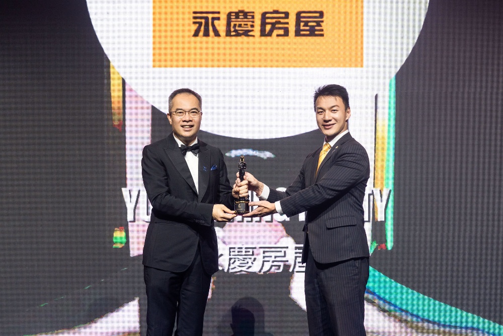 八連霸「亞洲最佳企業雇主獎」永慶房屋蟬聯房仲業獲獎紀錄 1 ▲永慶房屋榮獲2025年「亞洲最佳企業雇主獎」,不僅是全台灣唯一獲獎的房仲企業,還成功締造8連霸紀錄。(圖/永慶房屋提供)