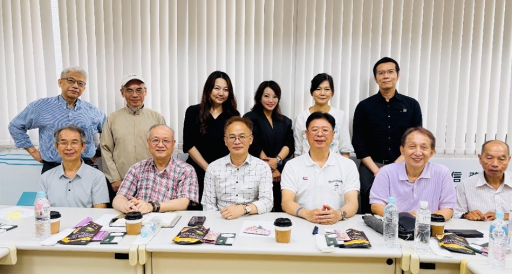 高齡健康產業博覽會開展 亞健康協會攜手自我照護產業協會迎戰超高齡社會 1 ▲2025年全人健康照護高峰論壇籌備會議,左起第一排:執行長吳天誠、亞協創會會長陳鴻儀、林仲志教授與亞協理事長李明宗、常務監事宋永同與孟龍。 (圖/社團法人中華亞健康協會提供)