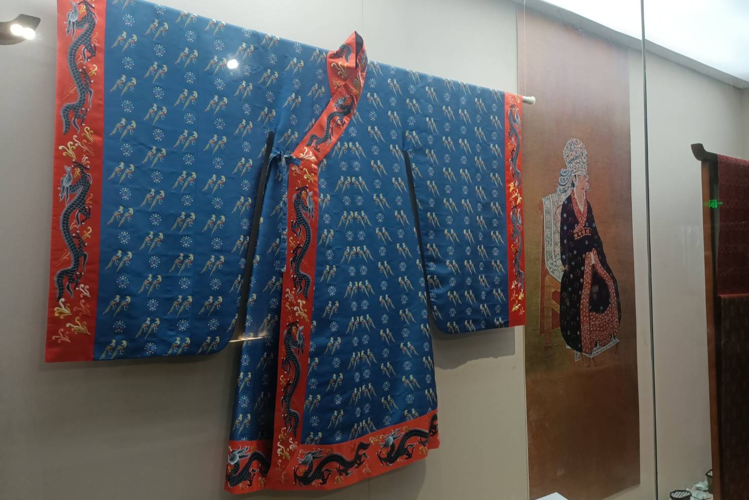 台灣青年創拍交流活動 走讀文化四川成都蜀錦織繡博物館「蜀錦織造技藝」的傳承地 2 ▲坐落於四川成都青羊區的成都蜀錦織繡博物館,是大陸國家級非遺「蜀錦織造技藝」的核心傳承地。(圖/主辦單位提供)