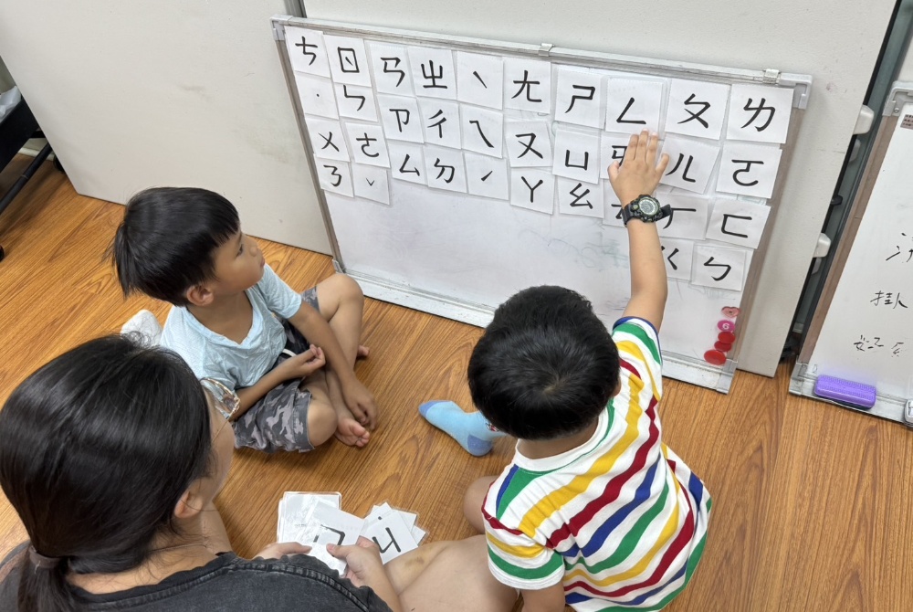 「讀經公益」走入睦祥家園盼經典潤心愛伴成長 2 ▲「讀經公益」走入睦祥家園盼經典潤心愛伴成長,透過從小讀經,不僅傳承文化,更讓孩子感受到愛與尊重。