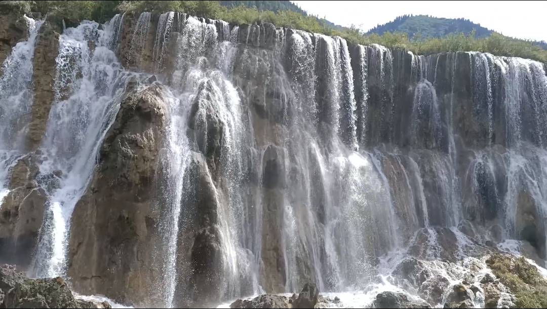 台灣青年創拍交流活動 走讀文化四川九寨溝 4 ▲諾日則瀑布是九寨溝的顏值擔當,當地人稱之為「九寨溝的名片」。(圖/主辦單位提供)