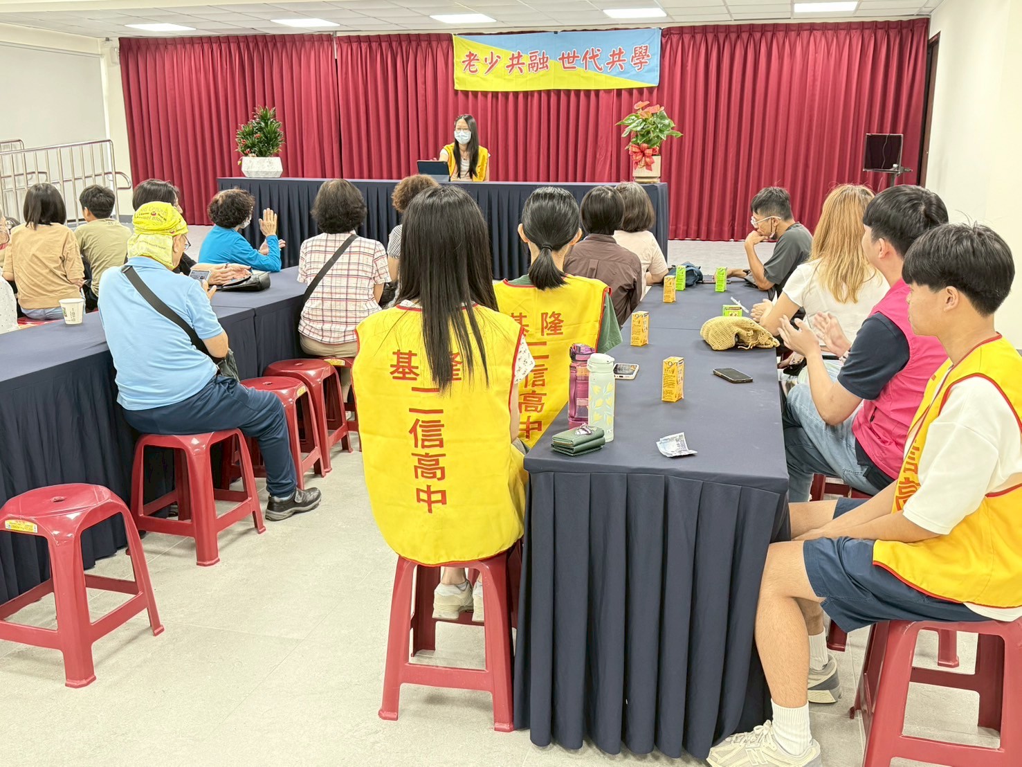 二信高中攜手五福里舉辦「老少共融世代共學」音樂體驗活動 6 LINE ALBUM 1140803拇指琴體驗 250803 14