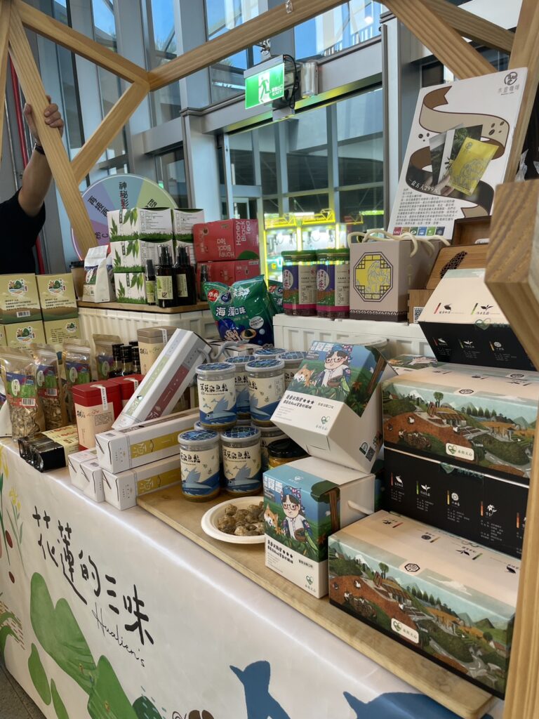 花蓮優質農特產品進軍國道服務區 展售活動吸引旅客駐足 2 S 28139541