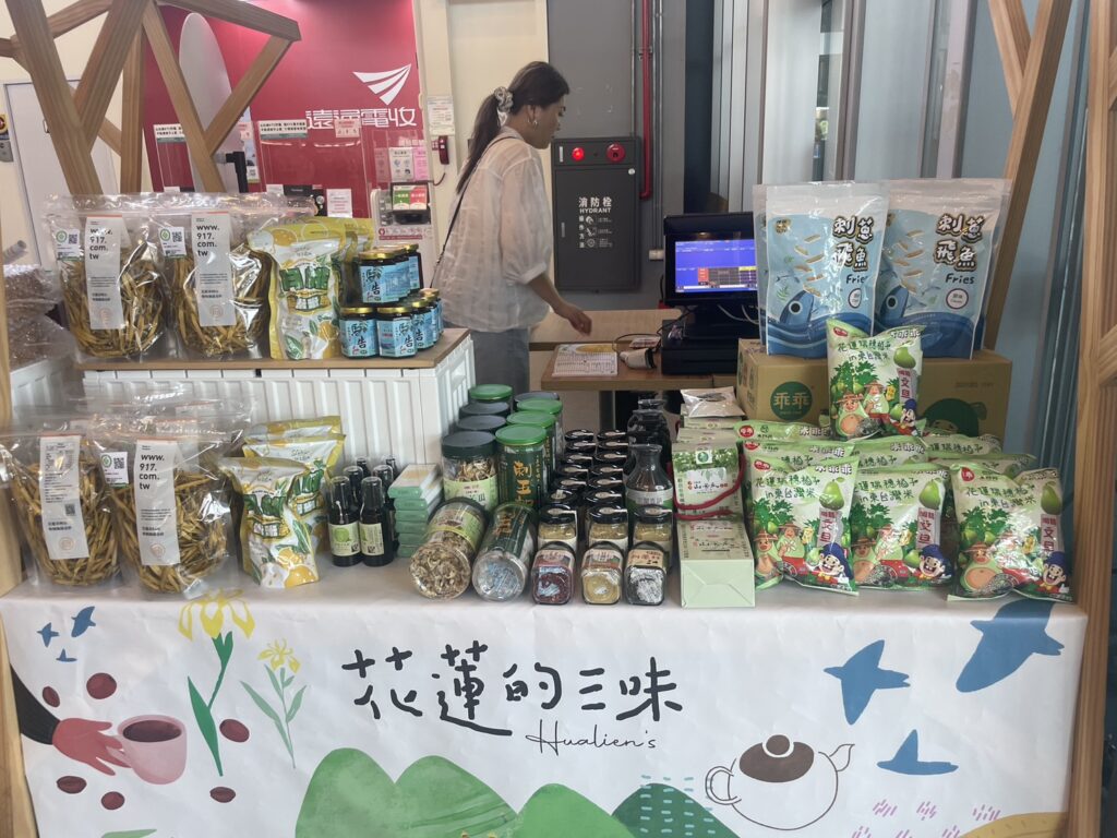 花蓮優質農特產品進軍國道服務區 展售活動吸引旅客駐足 1 S 28139538