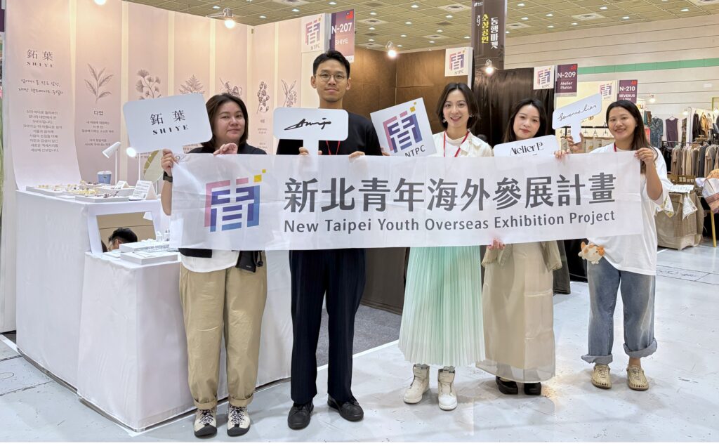 新北青年局進軍韓國 開啟首爾青年政策交流 參加韓國手創展秀文創實力 11 新北市青年局率四組文創團隊參加「2025韓國手創展」