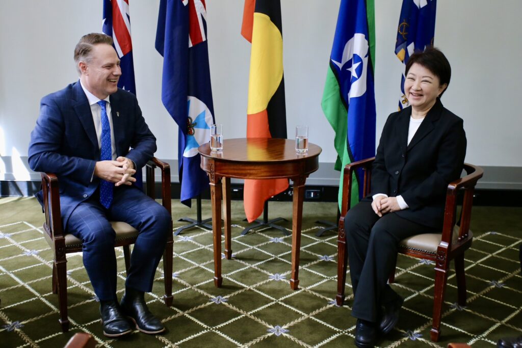 盧秀燕推台中城市特色 與布里斯本市長、議長相見歡 1 盧市長與施林納市長相見歡