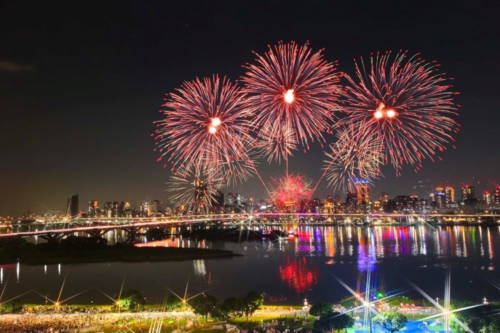 上班族最愛七夕活動前10 大稻埕夏日節霸榜 臺北六都最浪漫城市 1 《圖說》根據1111人力銀行調查顯示,上班族心目中理想的七夕約會活動,大稻埕夏日節成為首選。〈台北市觀傳局提供〉