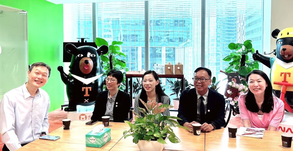 推展東南亞市場 基北北桃拜會星馬觀光龍頭 2 《圖說》新北觀旅局長楊宗珉(右2)與基隆、台北、桃園觀光首長向觀光署駐新加坡辦事處施志忠主任(左1)請益當地的旅遊推廣經驗,彼此交流觀光行銷策略。〈觀旅局提供〉