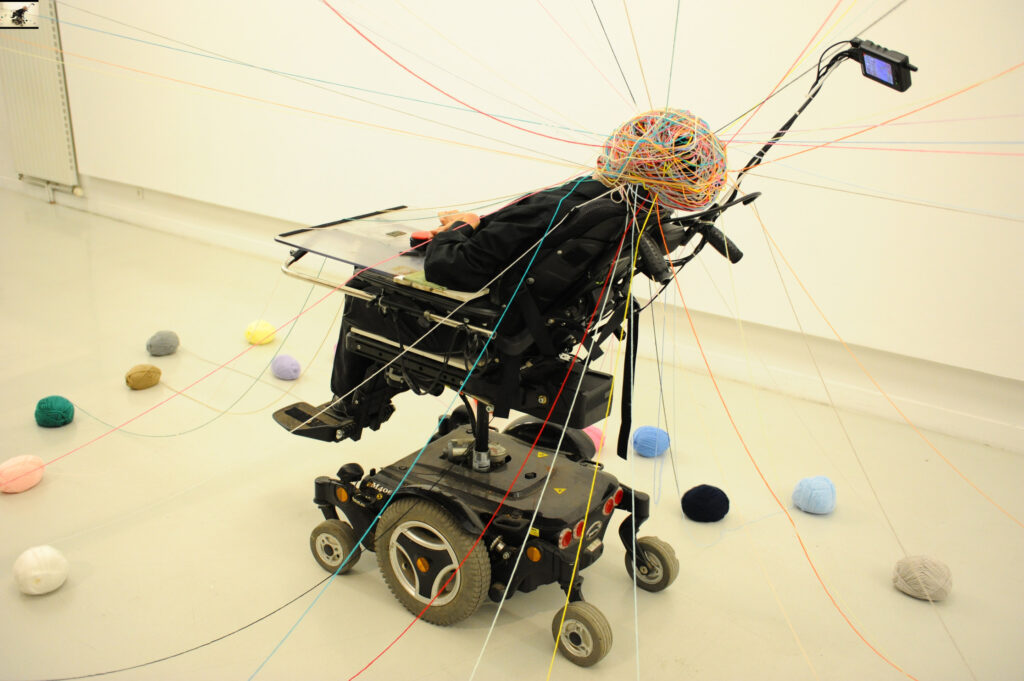 看見「半透明城市」的故事 2025桃園鐵玫瑰藝術節8/15啟售 3 身體氣象館 「生之重力」表演人權論壇系列 攝影Jerome Carrie