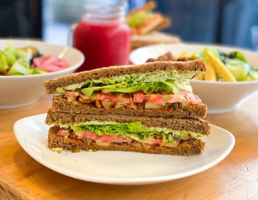 新北惜食餐廳料理清爽 酷熱沒胃口消暑美味 1 《圖說》位於臺北市的純素餐廳「Ooh Cha Cha+自然食」提倡吃簡單又健康的食物。〈農業局提供〉