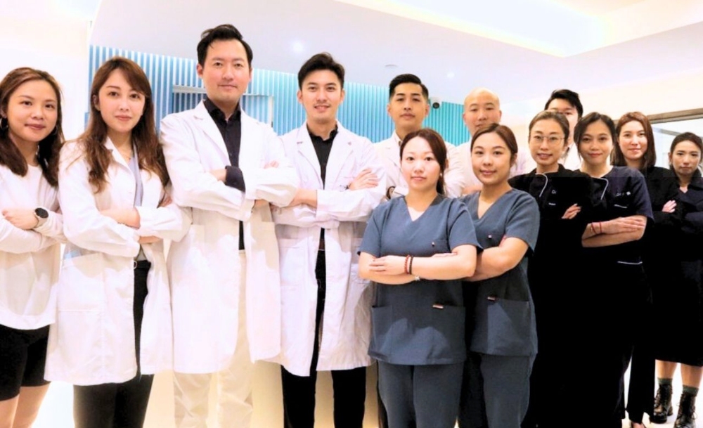 萬康集團與李奧國際結盟 開啟A I智慧中西合療新篇章 1 ▲萬康集團中環診所團隊。(圖/萬康集團提供)