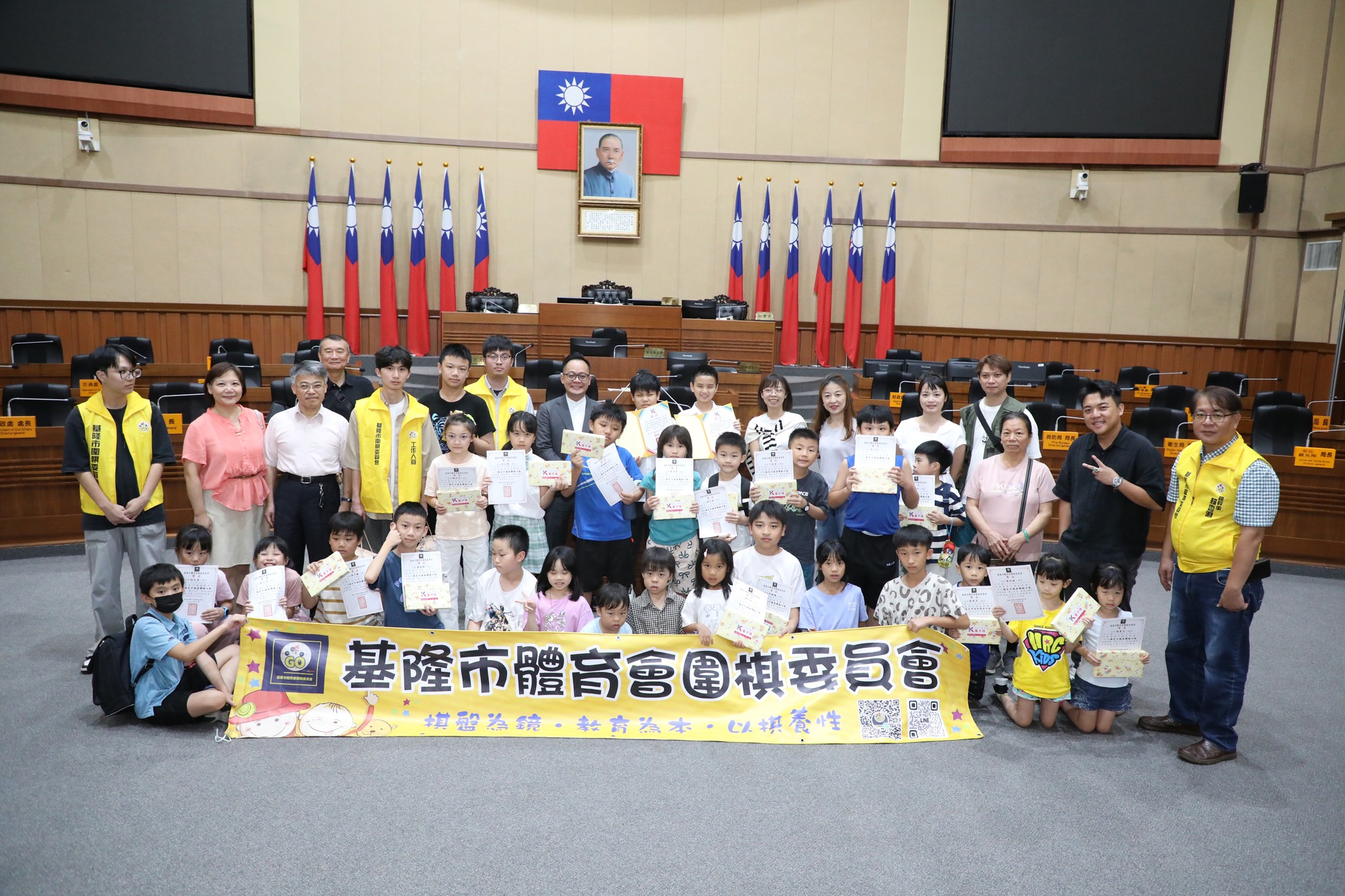 圍棋小棋士參觀基隆市議會 埋下未來公共服務種子 2 532332082 1225595979580241 6895152050883028120 n