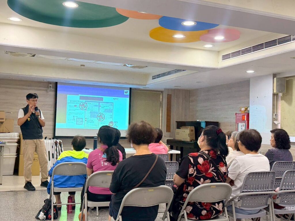 基警維護治安 社區宣導防詐新知 2 %E4%BA%8C 18