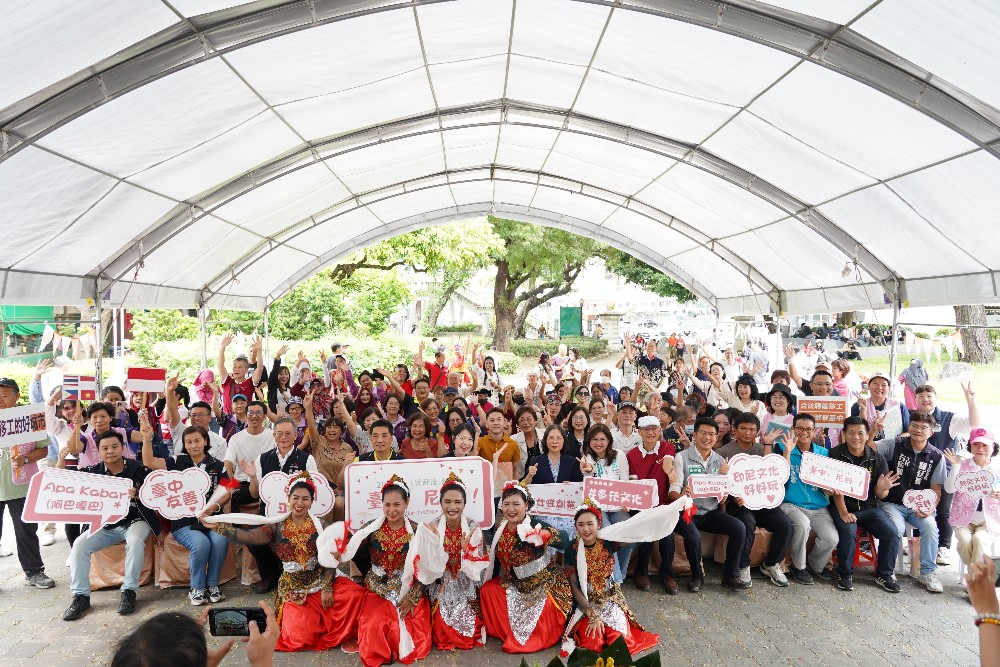 Apa Kabar臺中.尼好! 中市多元文化活動邀民眾體驗異國文化 1 ▲臺中市婦女及新住民培力平臺團體合照。(圖/朝陽科技大學承接)