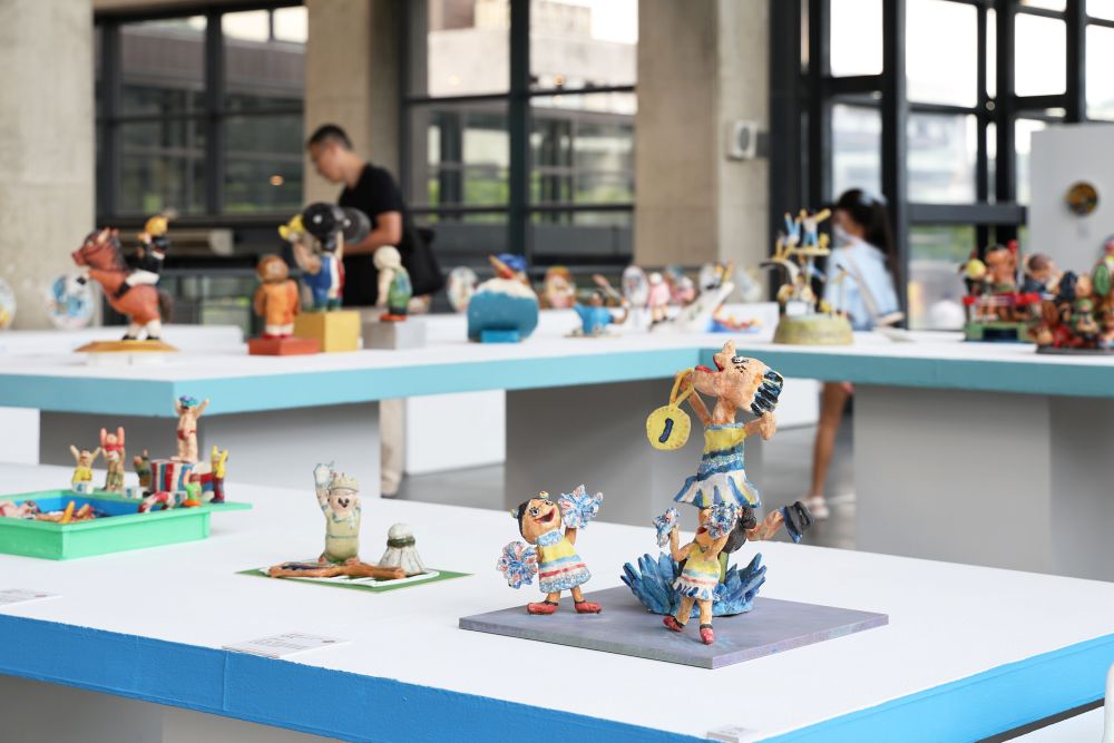 百件作品展現童心 陶博館兒少陶藝獎打造運動夢想舞臺 3 《圖說》2025全國兒少陶藝獎100件陶藝作品,精彩表現學子們用陶土刻劃出心中對運動的熱愛與想像。〈陶博館提供〉