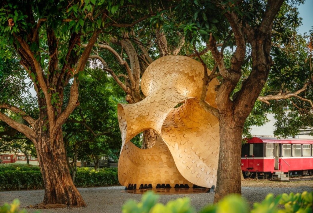 當科技編織文化靈魂:打造觸動人心的大型公共藝術 2 ▲<Porosity>2022 構竹林鐵新銳展。(圖/業者提供)