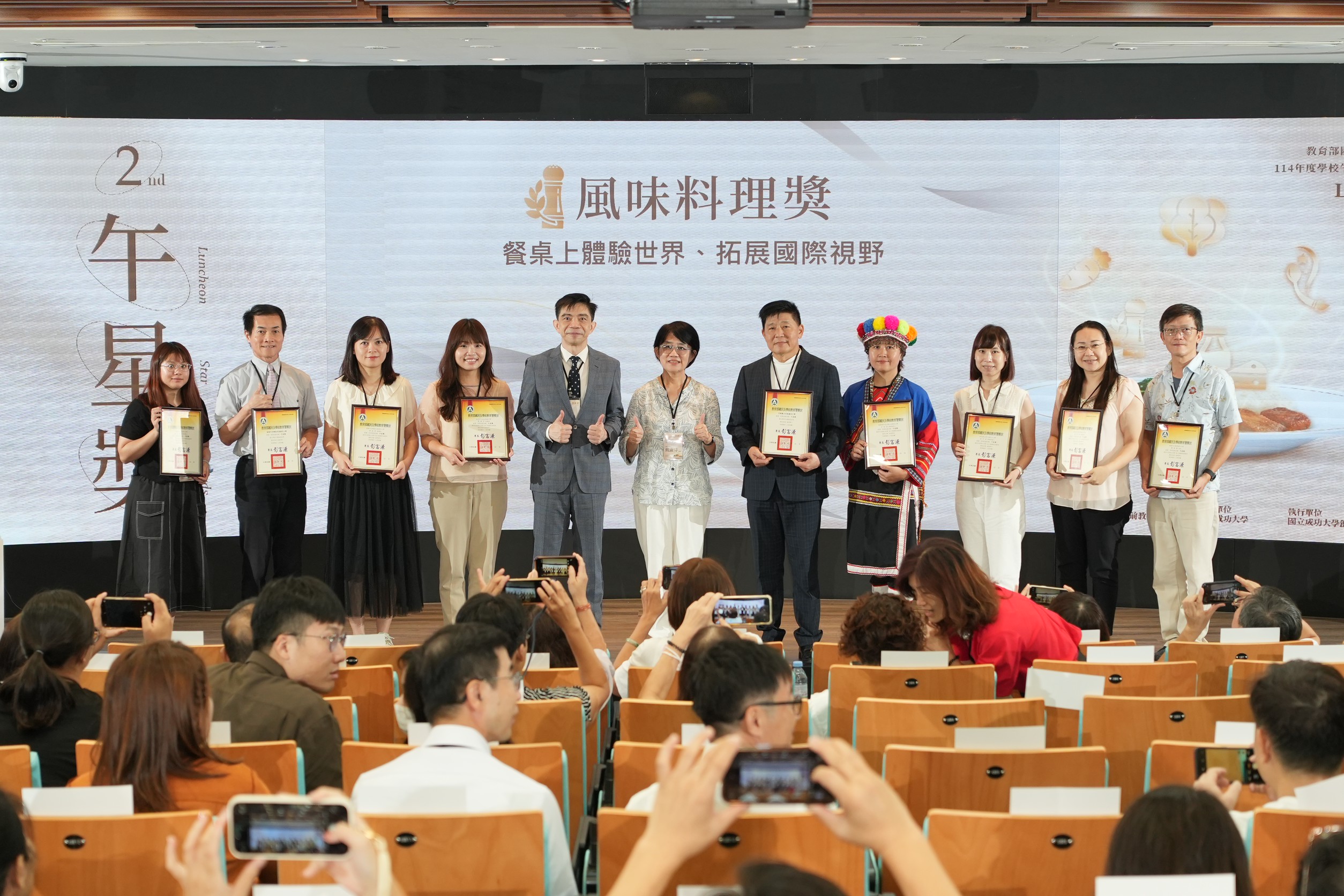 武崙國小五星級南洋咖哩雞配肉骨茶特餐榮獲全國午餐菜單「午星獎」 22 S 55836810