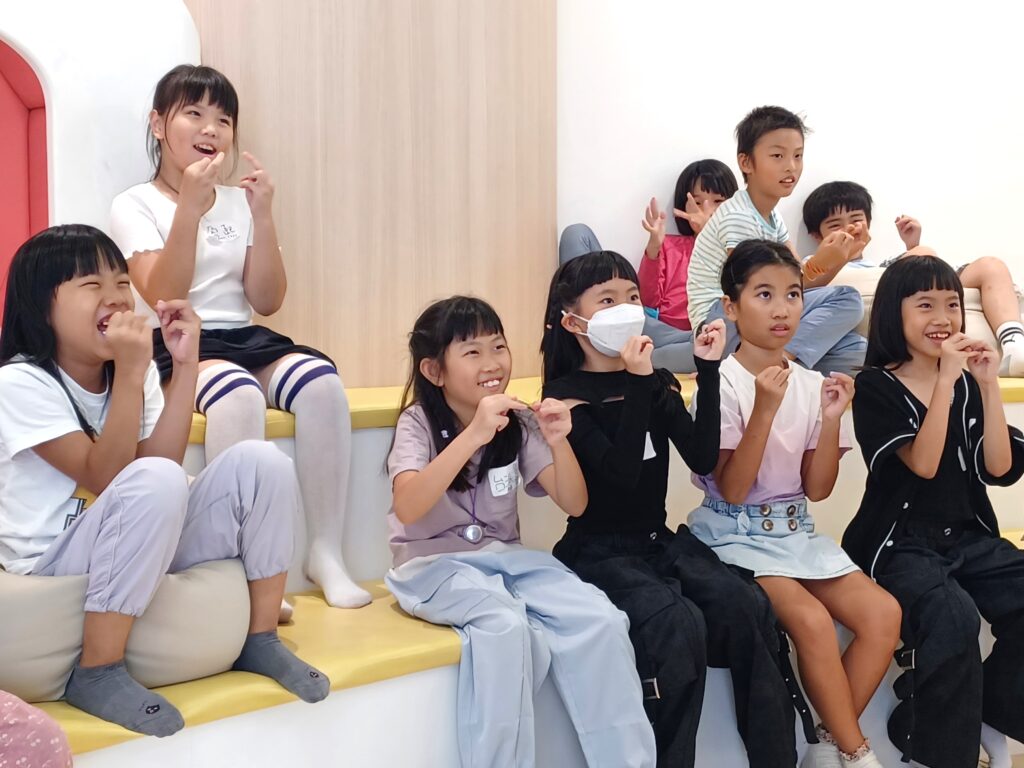 新北性平夏令營學童收穫滿滿 8/25導覽免費參加 14 %E6%96%B0%E5%8C%97%E6%80%A7%E5%B9%B3%E4%B8%8D%E5%B0%8F%E5%AE%A4%E8%88%89%E8%BE%A6%E4%BA%94%E5%A4%A9%E5%A4%8F%E4%BB%A4%E7%87%9F%EF%BC%8C%E6%9C%8928%E4%BD%8D%E5%AD%B8%E7%AB%A5%E5%BF%AB%E6%A8%82%E5%AD%B8%E7%BF%92%EF%BC%8C%E7%B7%8A%E6%8E%A5%E8%91%97%E6%96%BC8%E6%9C%8825%E6%97%A5%E5%B0%87%E6%8E%A8%E5%87%BA%E5%A3%93%E8%BB%B8%E5%85%8D%E8%B2%BB%E6%B4%BB%E5%8B%95%E3%80%8C%E7%94%9F%E7%90%86%E7%94%A8%E5%93%81%E5%8D%9A%E7%89%A9%E9%A4%A8%E5%B0%8E%E8%A6%BD%E3%80%8D%EF%BC%8C%E7%84%A1%E9%9C%80%E5%A0%B1%E5%90%8D%EF%BC%8C%E5%85%8D%E8%B2%BB%E5%8F%83%E5%8A%A0