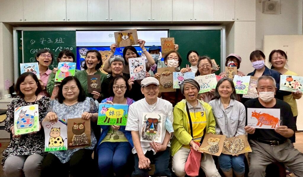 把握北市「樂齡市民進修券」寫下屬於自己的終身學習故事 8 %E7%A9%8D%E6%A5%B5%E5%8F%83%E8%88%87%E7%B5%82%E8%BA%AB%E5%AD%B8%E7%BF%92%EF%BC%8C%E8%AE%93%E6%AF%8F%E5%80%8B%E4%BA%BA%E9%83%BD%E8%83%BD%E5%AF%AB%E4%B8%8B%E5%B1%AC%E6%96%BC%E8%87%AA%E5%B7%B1%E7%9A%84%E7%B5%82%E8%BA%AB%E5%AD%B8%E7%BF%92%E6%95%85%E4%BA%8B